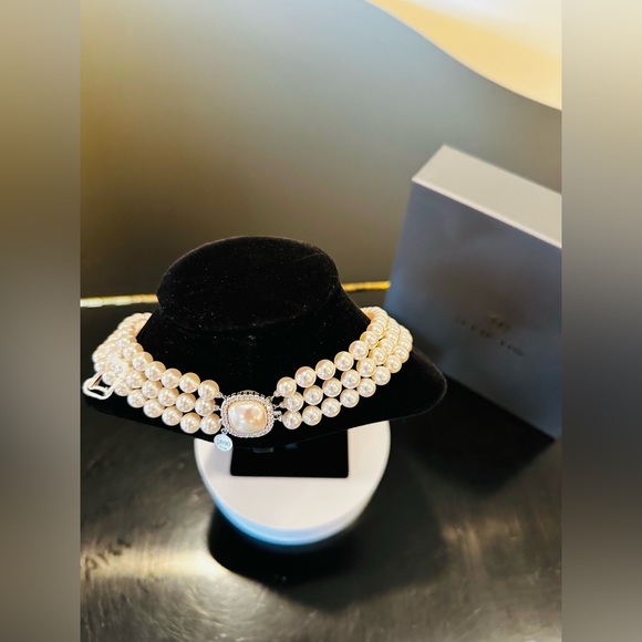 NWT LUXURY AUTHENTIC TIMELESS ELEGANT RARE Majorica Triple Strand Pearl Necklace - Picture 16 of 17